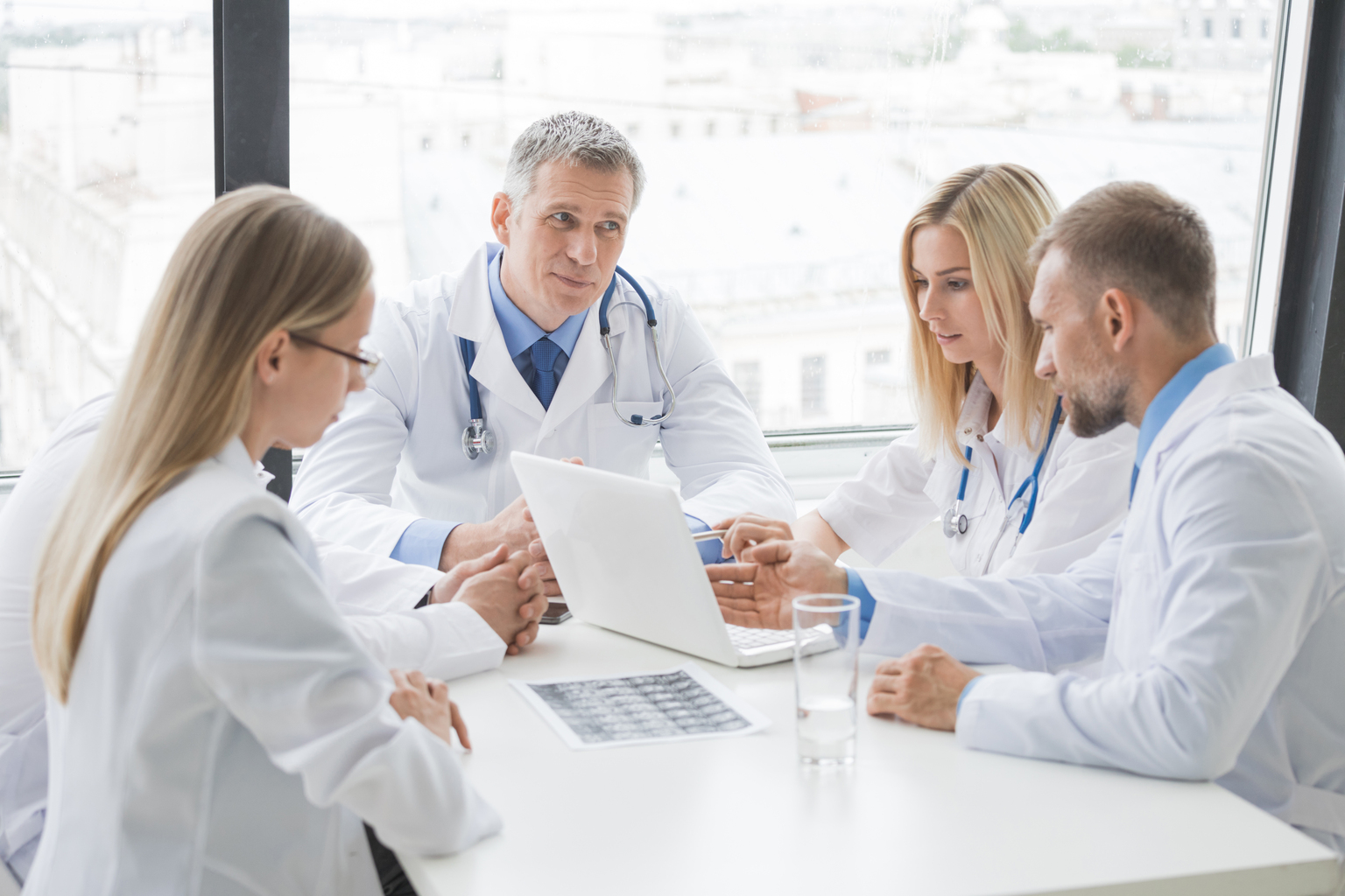 Group of medics discuss x-ray scan