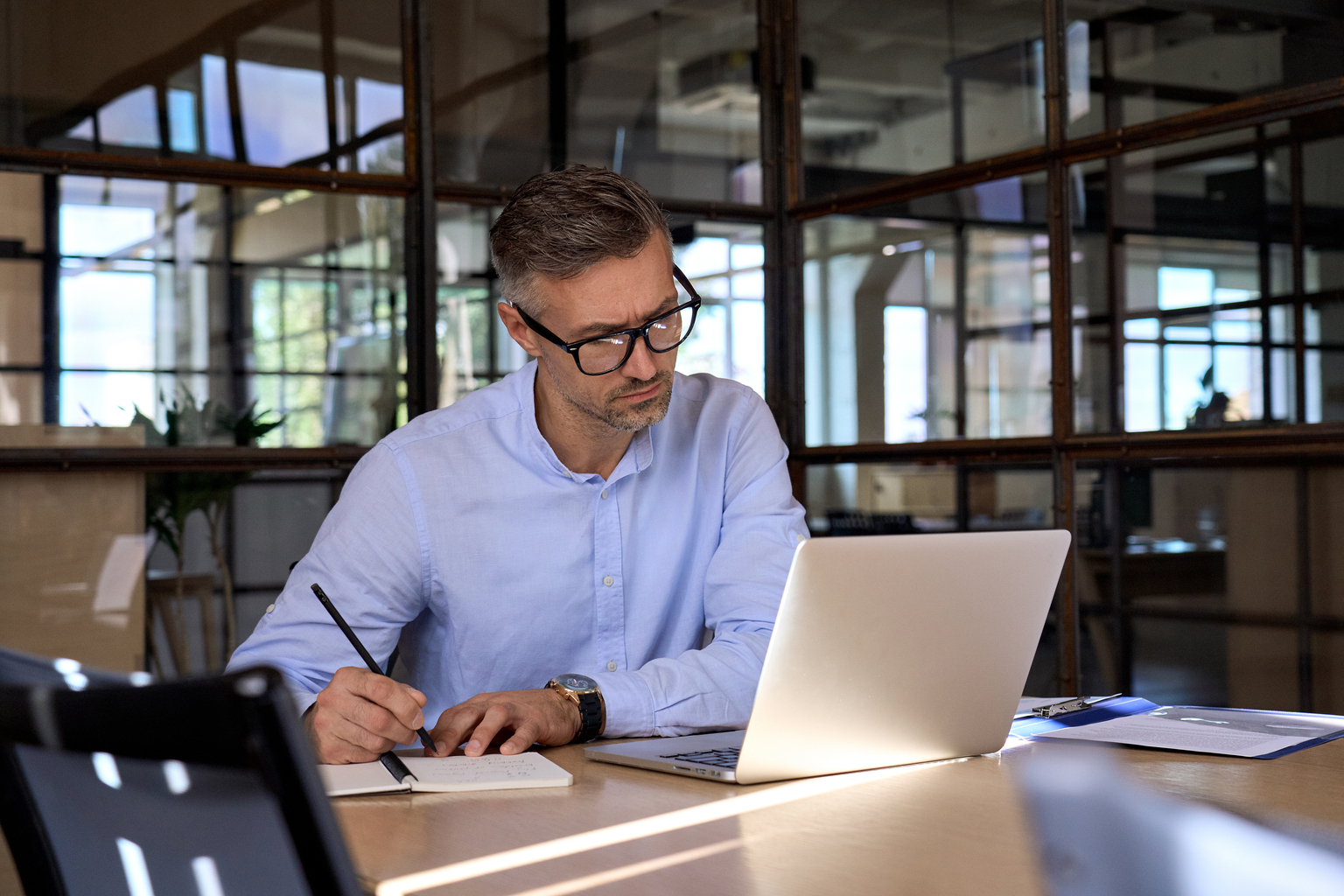 businessman w laptop at office