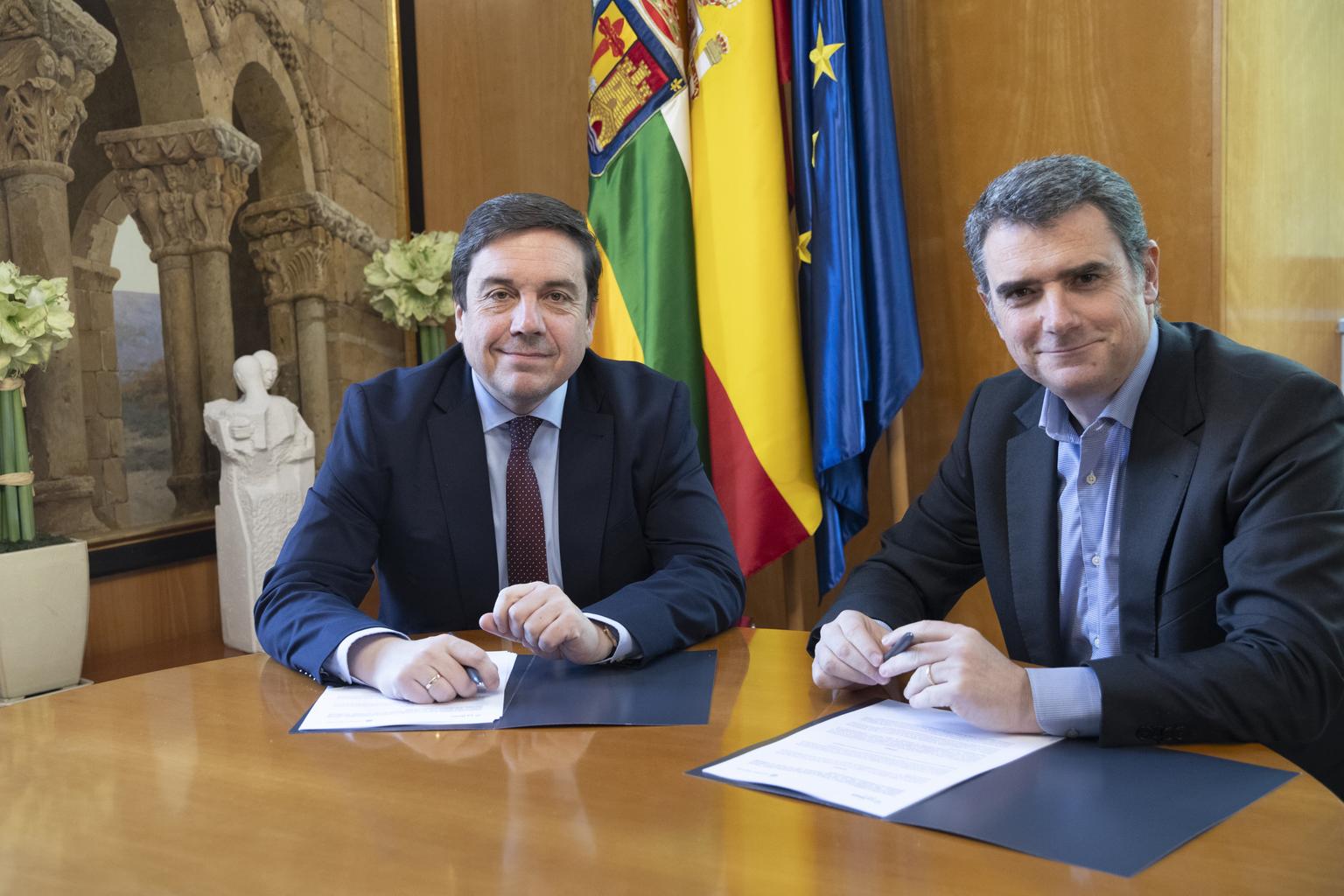 Firma de acuerdo entre Wolters Kluwer y Consejería de Educación de La Rioja