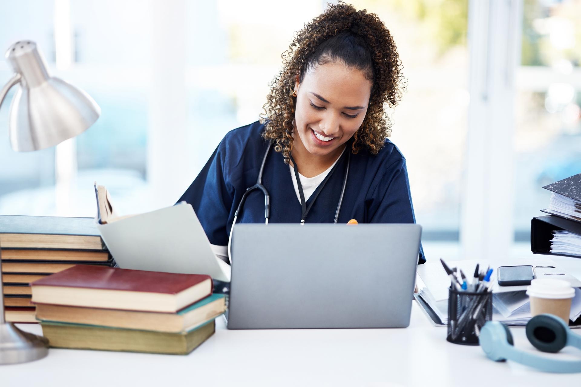 Medical professional using Ovid search tools to conduct research
