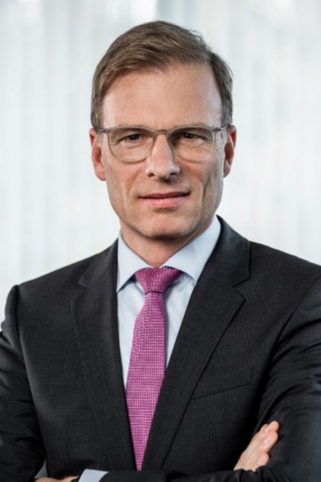 Portrait photo of Prof. Dr.-Ing. Thomas Sindermann