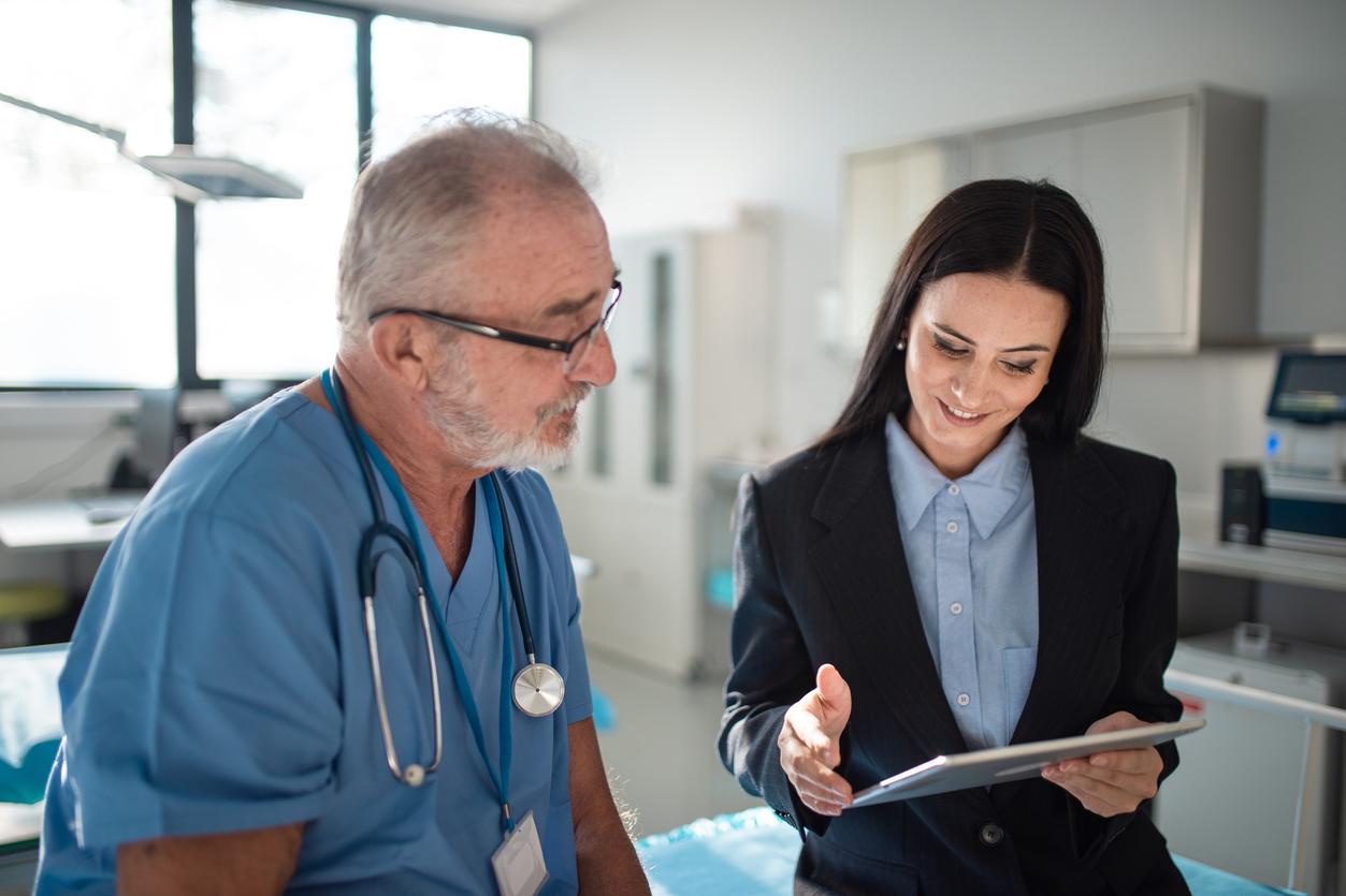 Nurse leader reviews report with nursing staff member