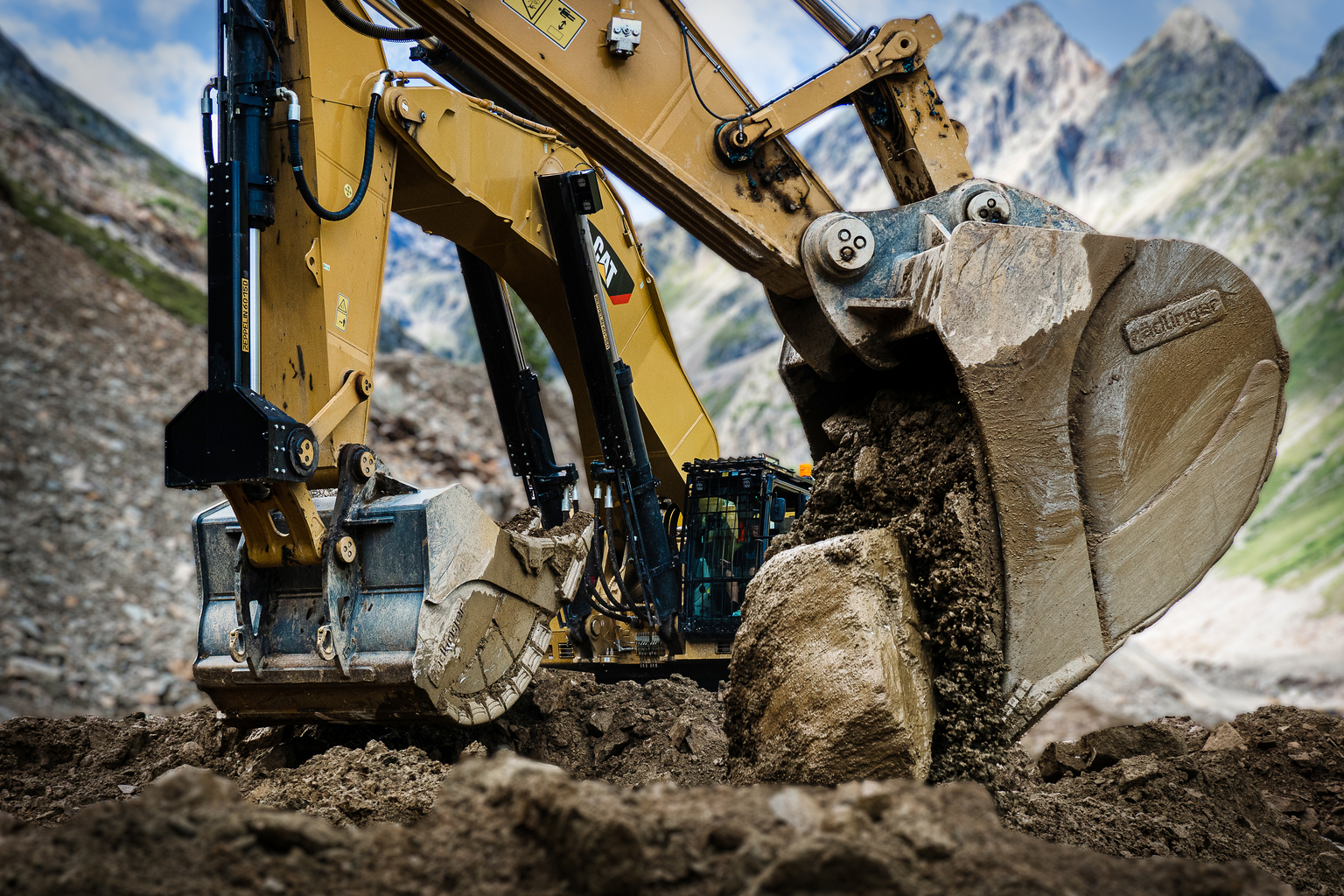 Baumaschinenausrüstung von Werner Rädlinger Holding GmbH & Co KG im Einsatz