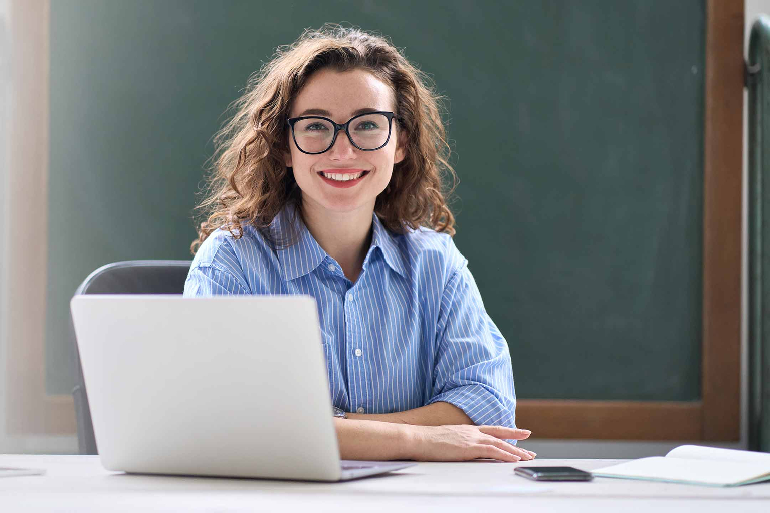 woman looking at a laptop