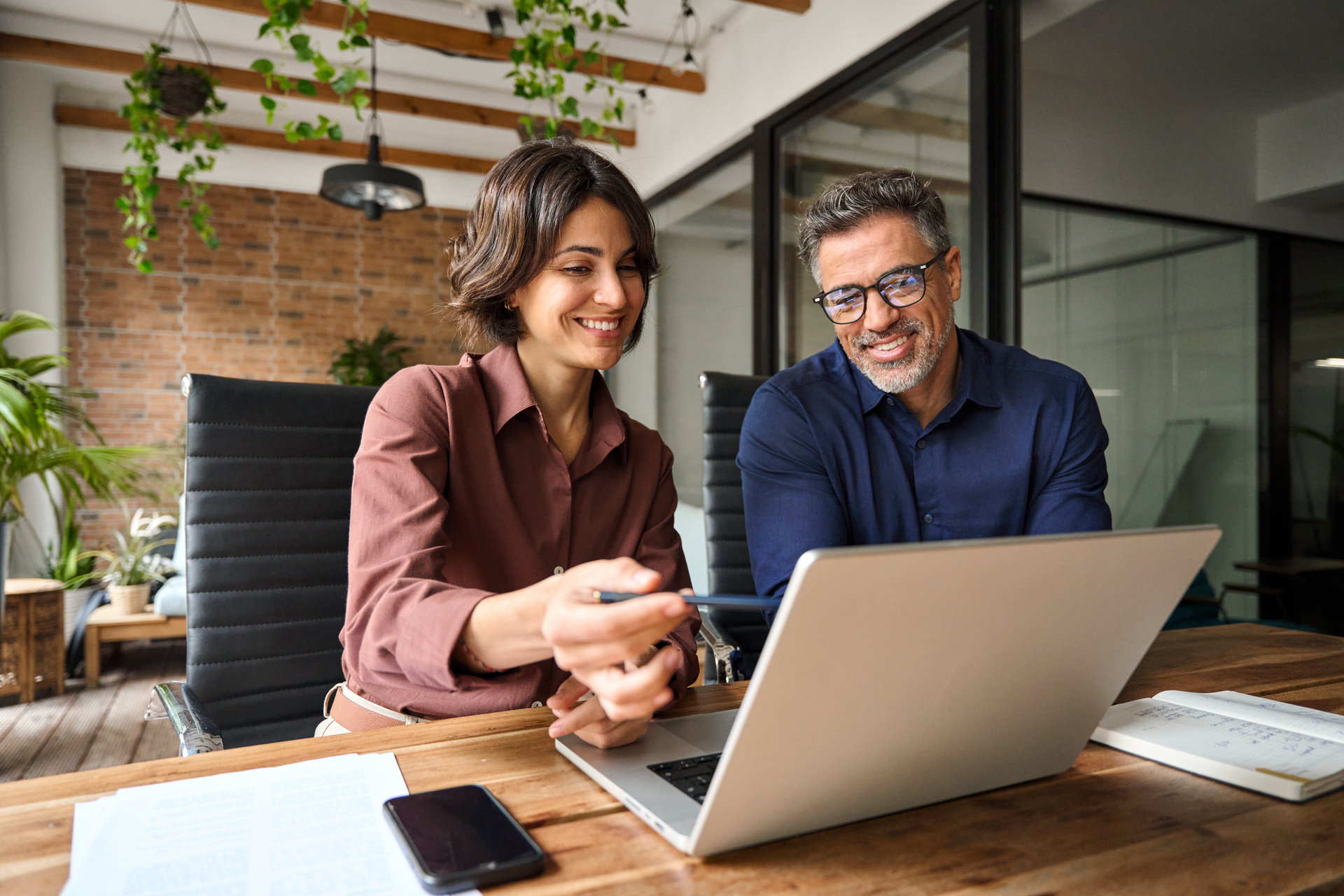 woman showing the power of CCH AnswerConnect within CCH iFirm to her colleague