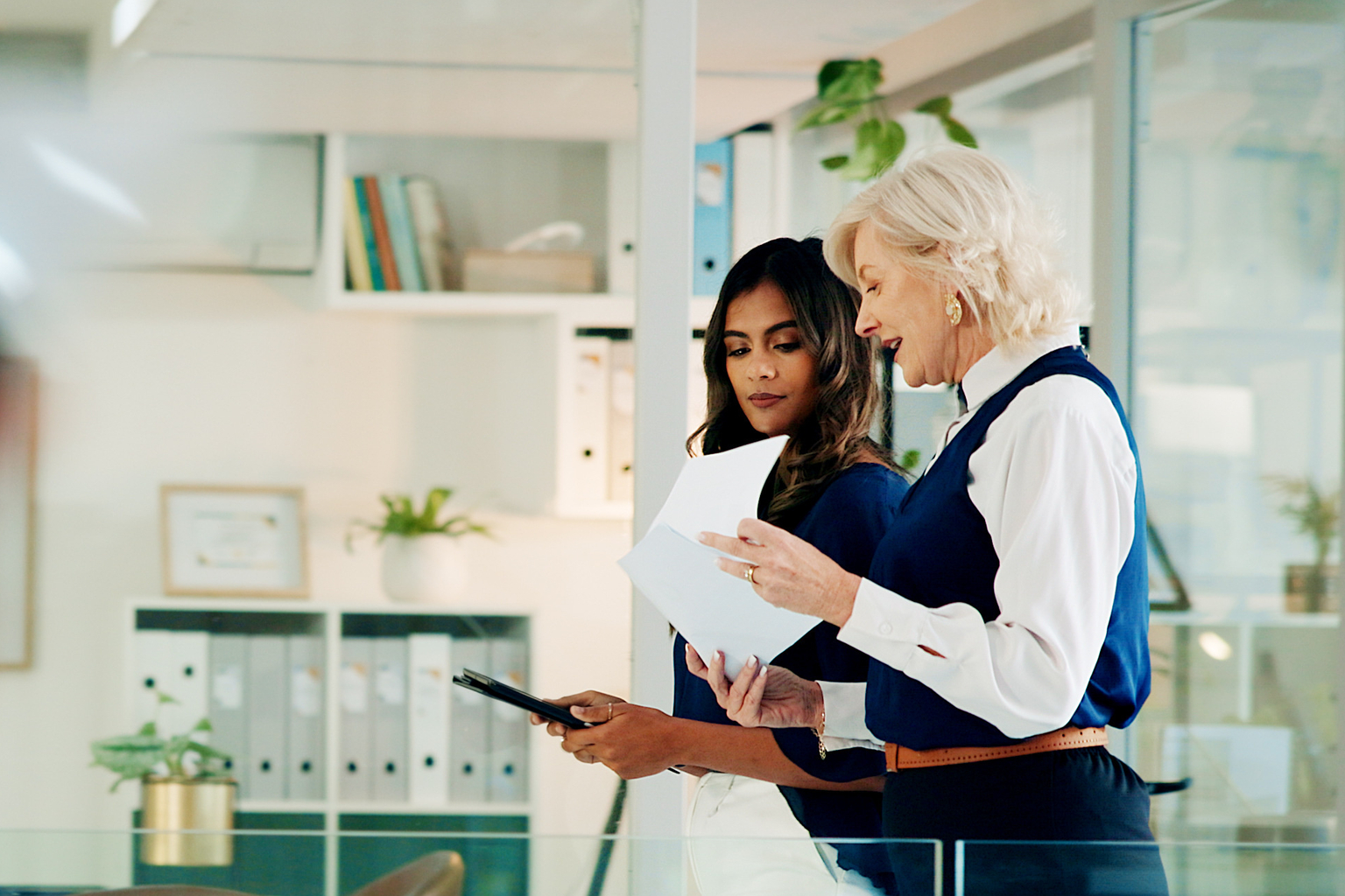 Adoptie van juridische AI: Hoe advocatenkantoren en juridische diensten tijdsbesparing en omzetgroei realiseren