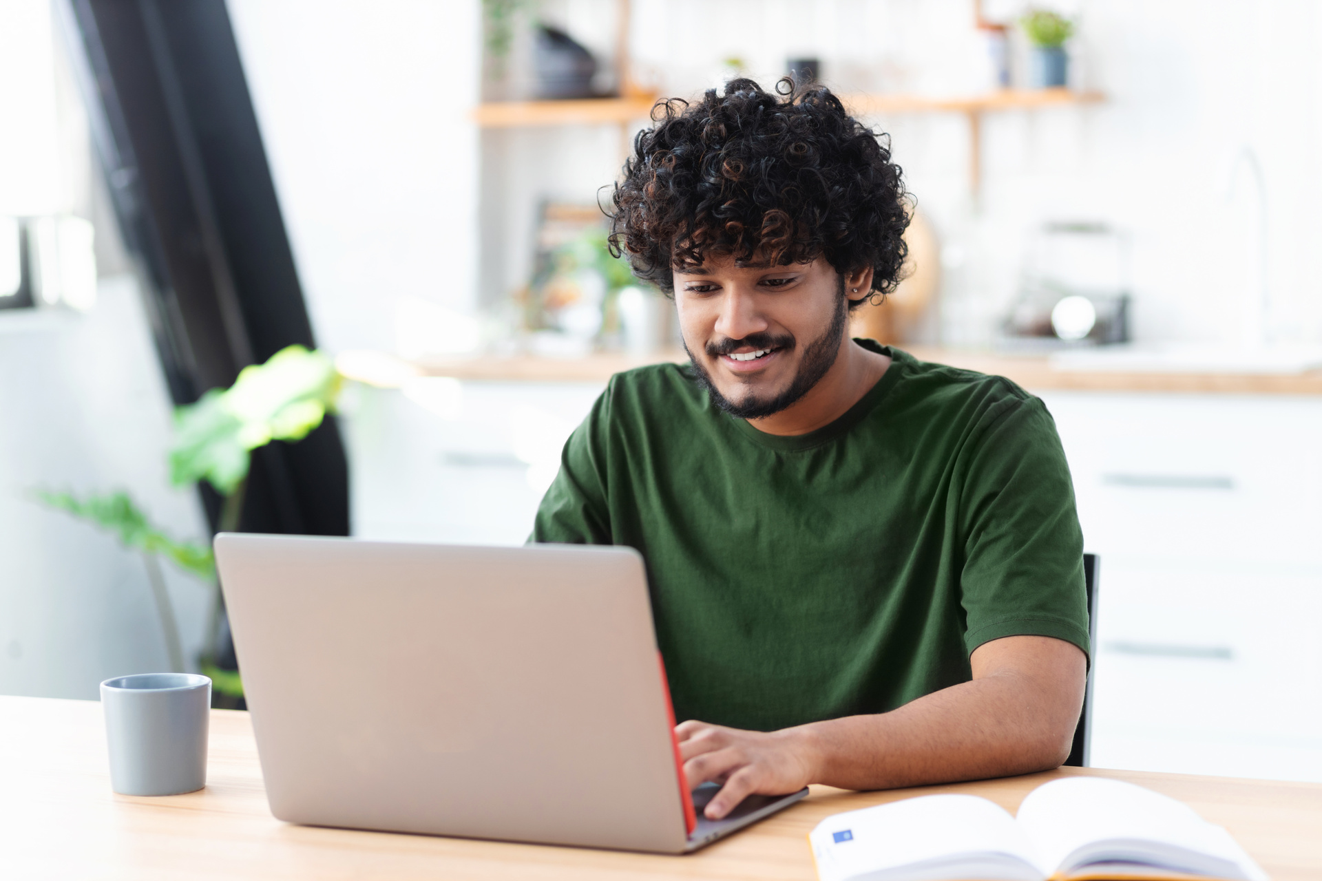 Nursing student engaged with Lippincott Clinical Experiences on laptop