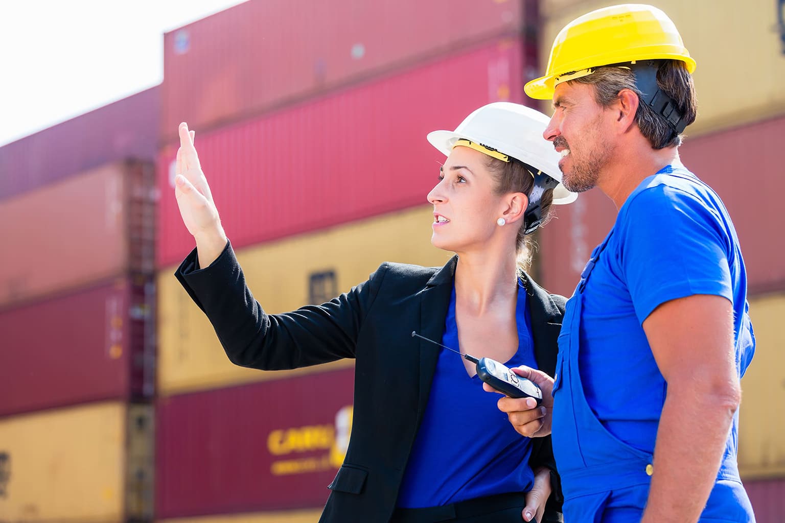 Man en vrouw in de bouw praten over twinfield training