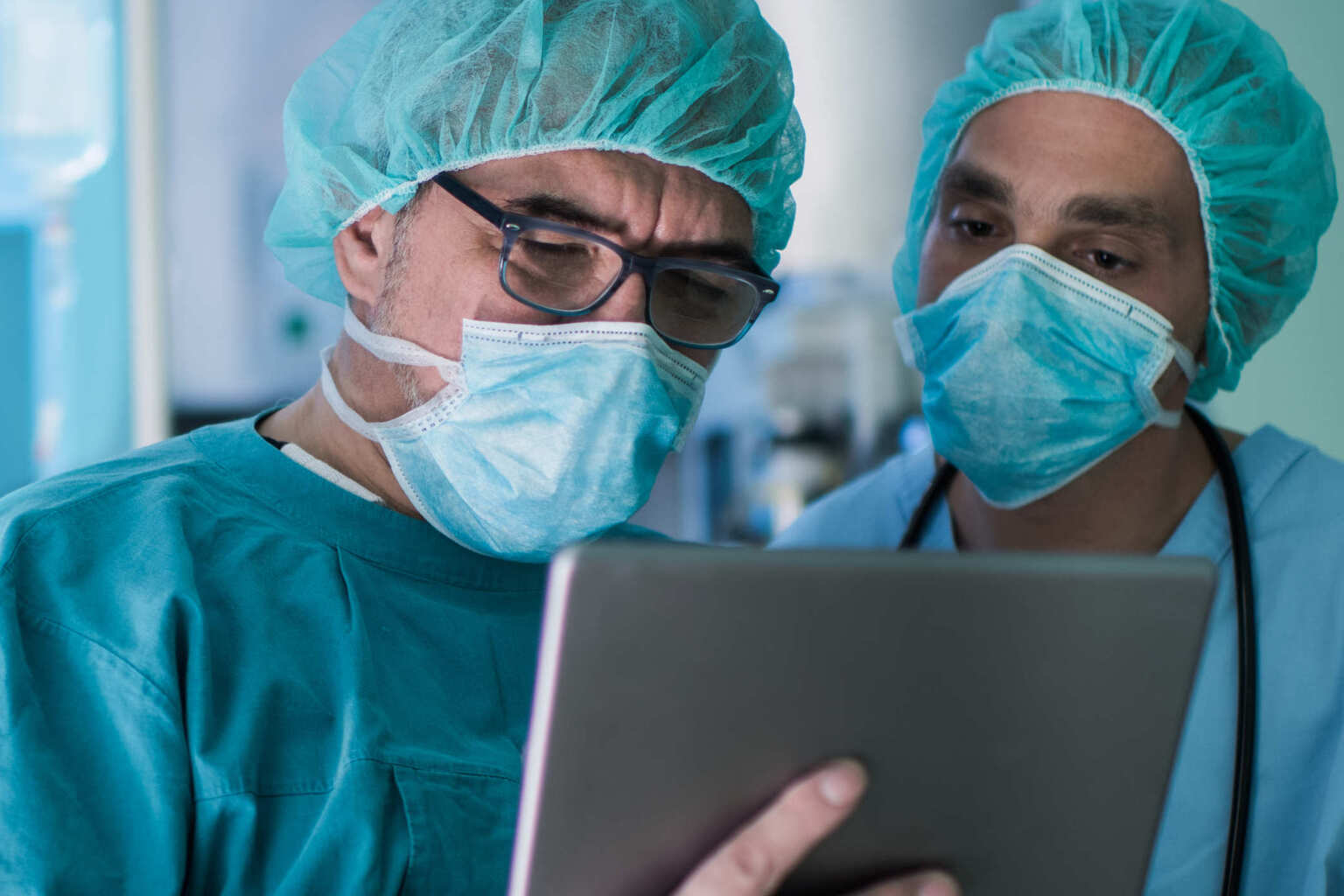 doctors confer over tablet