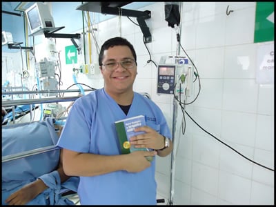 Resident at Roosevelt Hospital in Guatemala using Washington Manual
