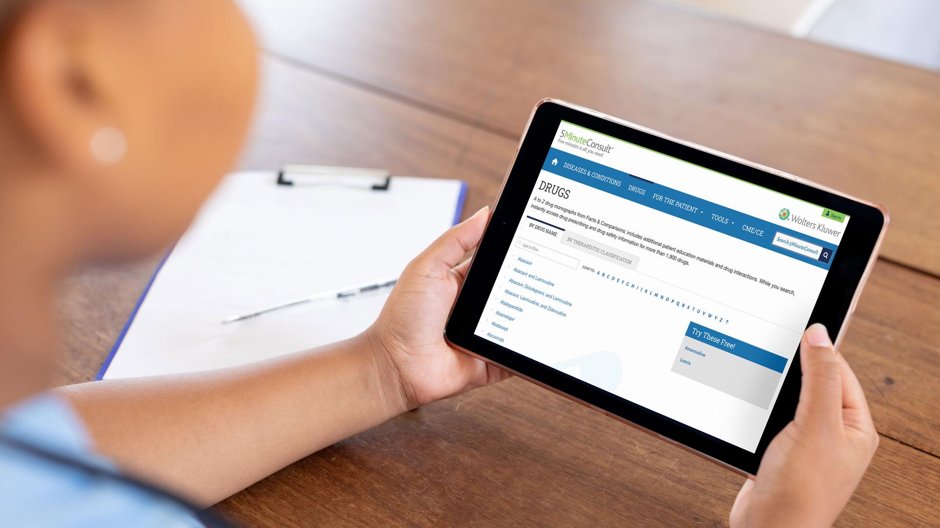 A healthcare professional using the 5MinuteConsult medical consultation platform to review a list of recommended treatments.