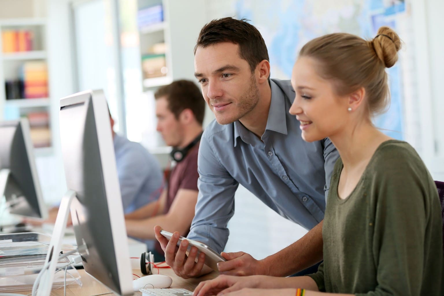 jongeren op school werken met Twinfield