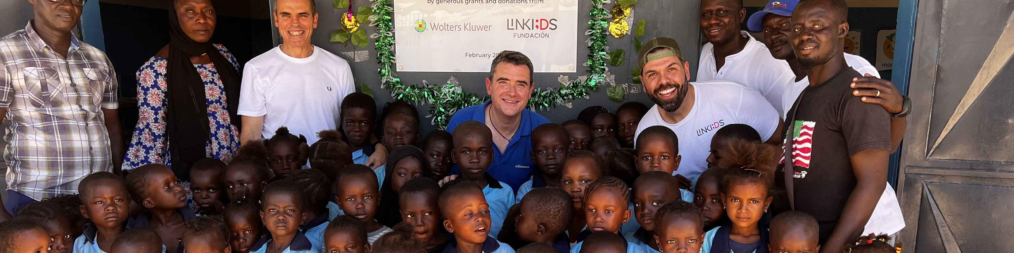 Wolters Kluwer y la Fundación LinKIDS inauguran una escuela infantil en Gambia  