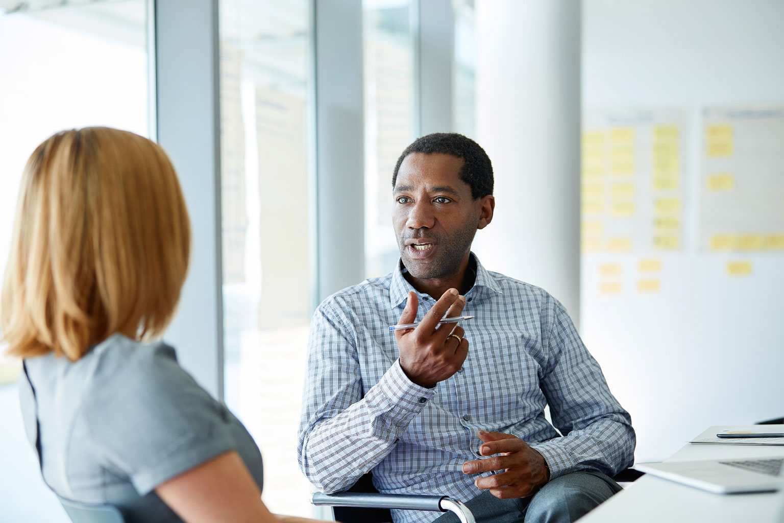 Pair discussing finsit financial figures