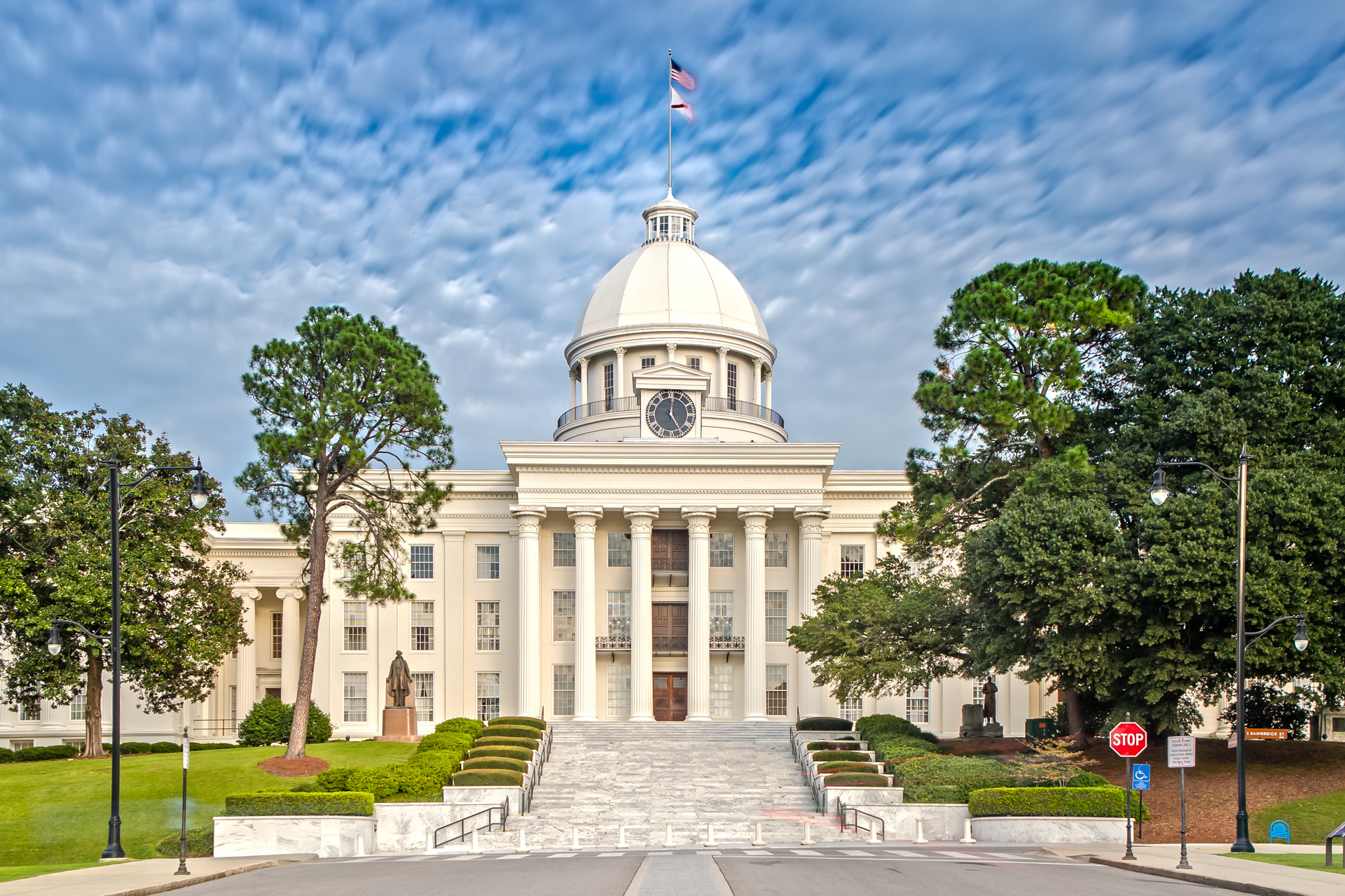 View of Alabama's state capitol.  Learn about incentives, industries, and key drivers of the state's economy.
