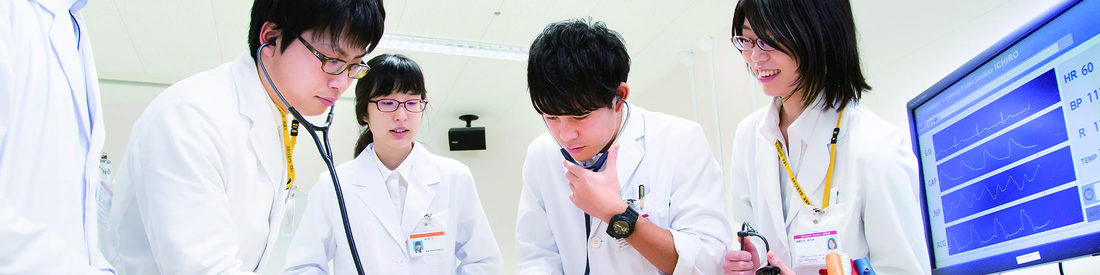 Students at Shimane University performing diagnoses in a sim lab
