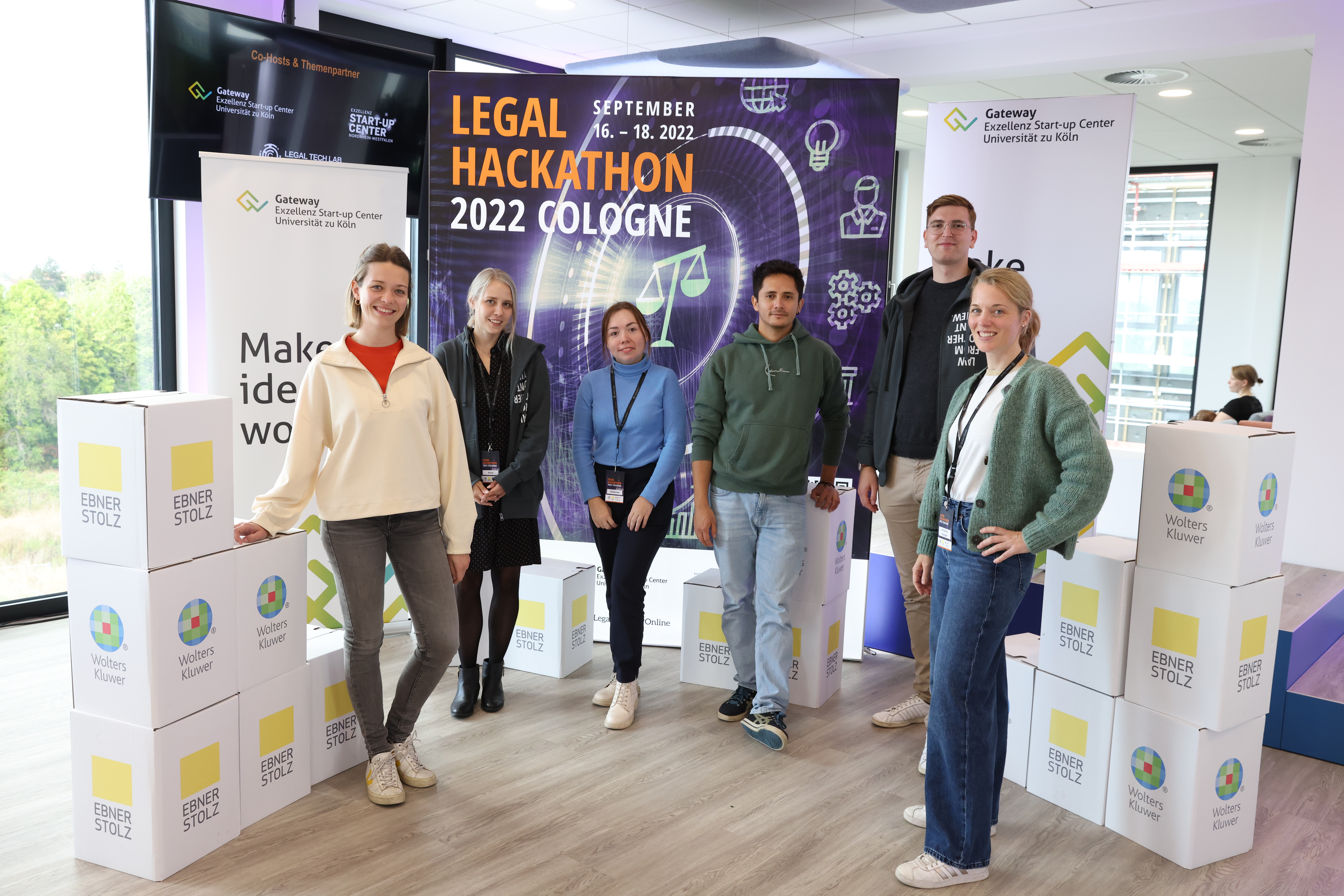 Siegerteam "Positive Energy" des Legal Hackathon 2022