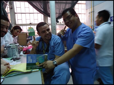 Residents at Roosevelt Hospital in Guatemala using Washington Manual