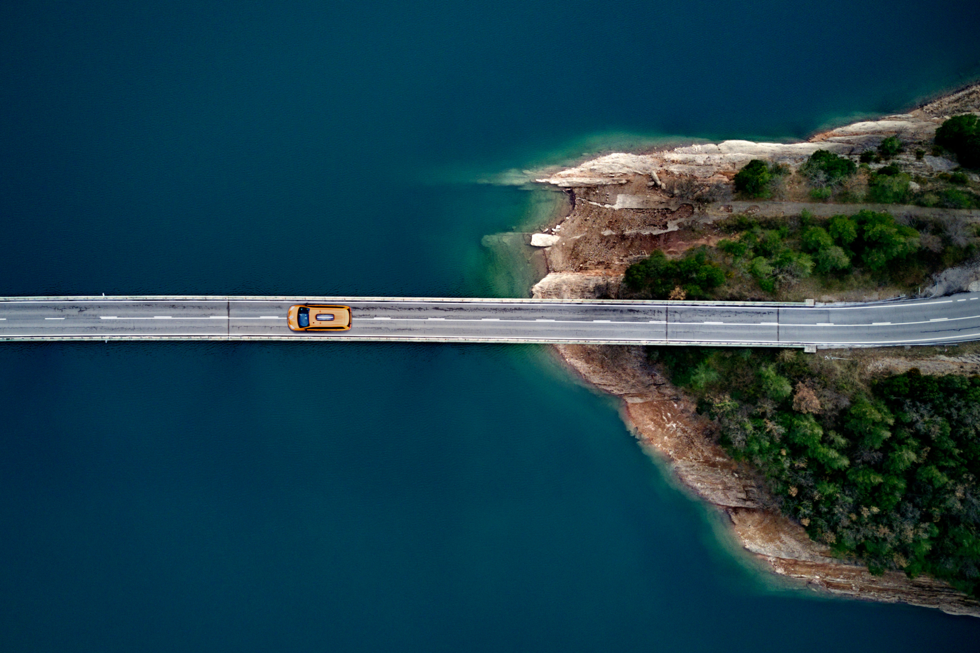 New York cab on a bridge